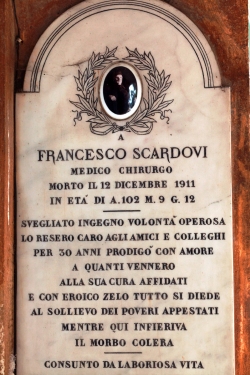 Lugo, Cimitero monumentale, Foto della lapide del monumento funerario del Dott. Francesco Scardovi (1809-1911), medico-chirurgo a Lugo durante lepidemia di colera del 1855