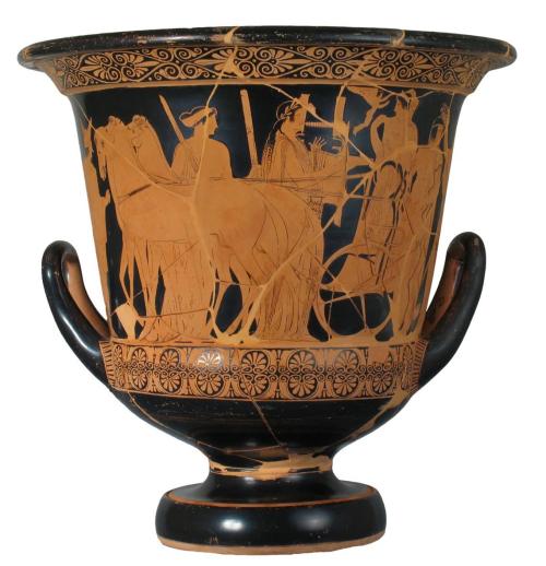 Nozze di Peleo e Teti: Ecate regge le fiaccole e Apollo con la kithara porge a Teti una phiale per la libagione. Cratere a calice attico a figure rosse, Tomba 617 di Valle Trebba. Pittore di Peleo. 430 a.C. Museo Archeologico Nazionale di Ferrara