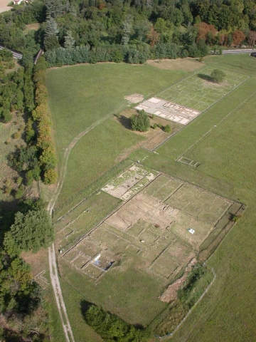 Veduta aerea dell'area urbana di Kainua dopo i recenti restauri