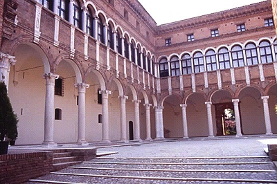 Palazzo Costabili, sede del Museo Archeologico Nazionale di Ferrara. Il Cortile d'Onore progettato da Biagio Rossetti