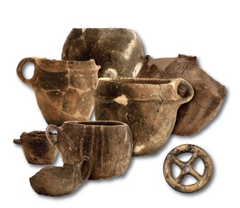 La terramara di Anzola ha restituito cospicuo materiale ceramico in ottimo stato di conservazione (foto Roberto Macr, SBAER 2004)