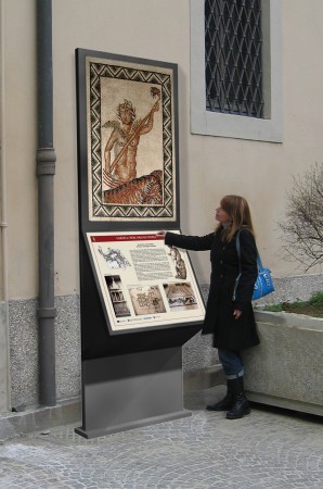 Uno dei dieci pannelli del percorso storico culturale sparsi per citt di Sarsina