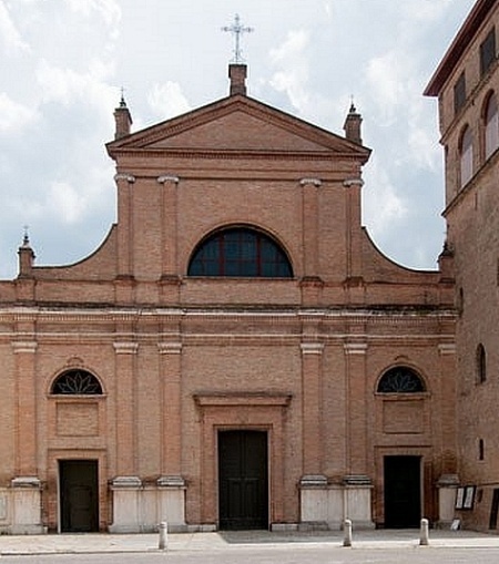 La facciata della Chiesa parrocchiale dei ss. Quirino e Michele in Correggio