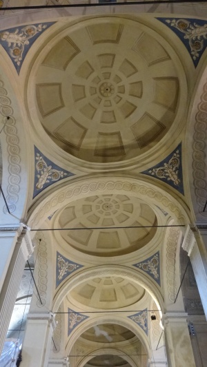 La navata della chiesa dopo i lavori di restauro