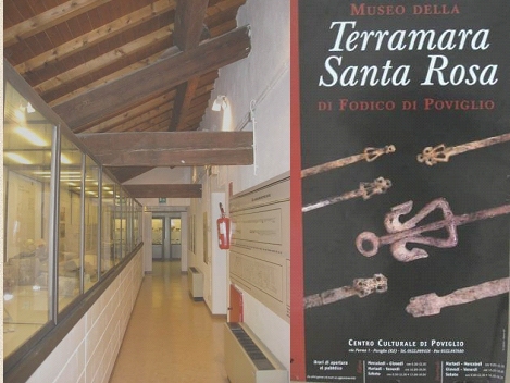 Interno del Museo della Terramara a Poviglio e copertina del Catalogo