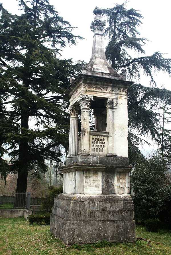 Il Monumento funerario di Obulacco prima del restauro